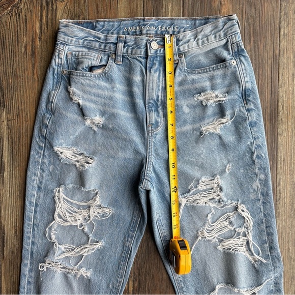 American Eagle Heavily Distressed Mom Jean Womens 4 Long Light Wash Blue Denim - Picture 5 of 12